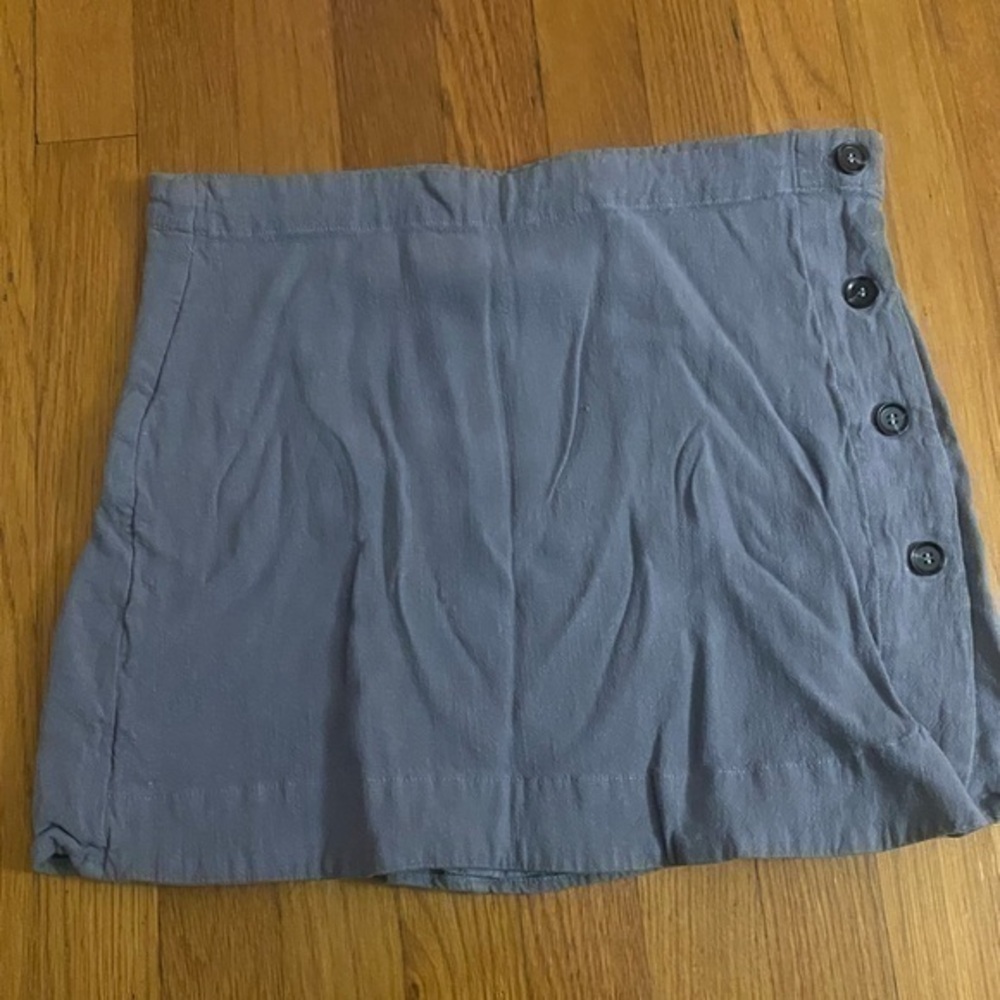 Gray Skirt with buttons down the size / Size L // cute for all seasons!